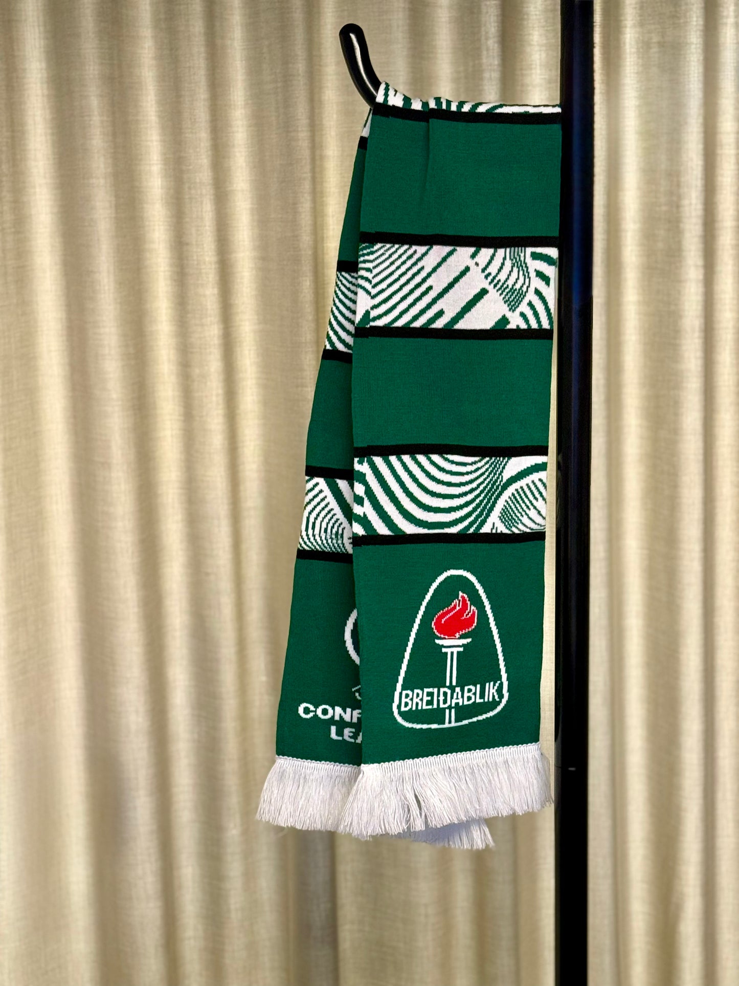 UEFA Conference League trefill röndóttur | 2025